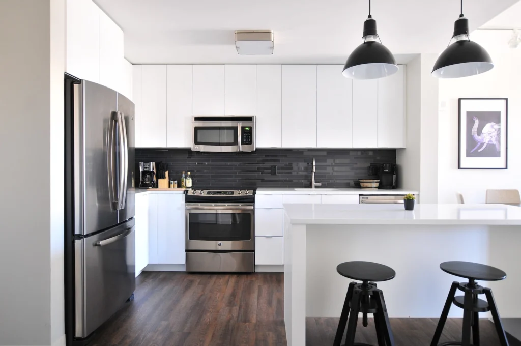 Prioritizing the First Steps for a Successful Kitchen Makeover: A Guide to Remodeling